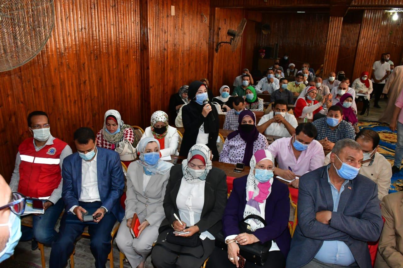 محافظ الفيوم يعقد لقاءا جماهيريا مع أهالي مركز طامية