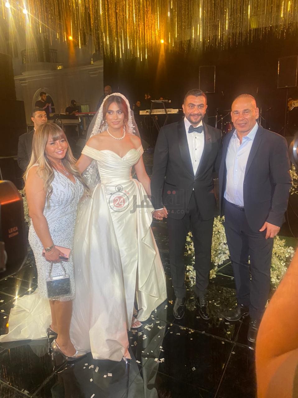 إبراهيم حسن وزوجته من حفل زفاف هاجر أحمد