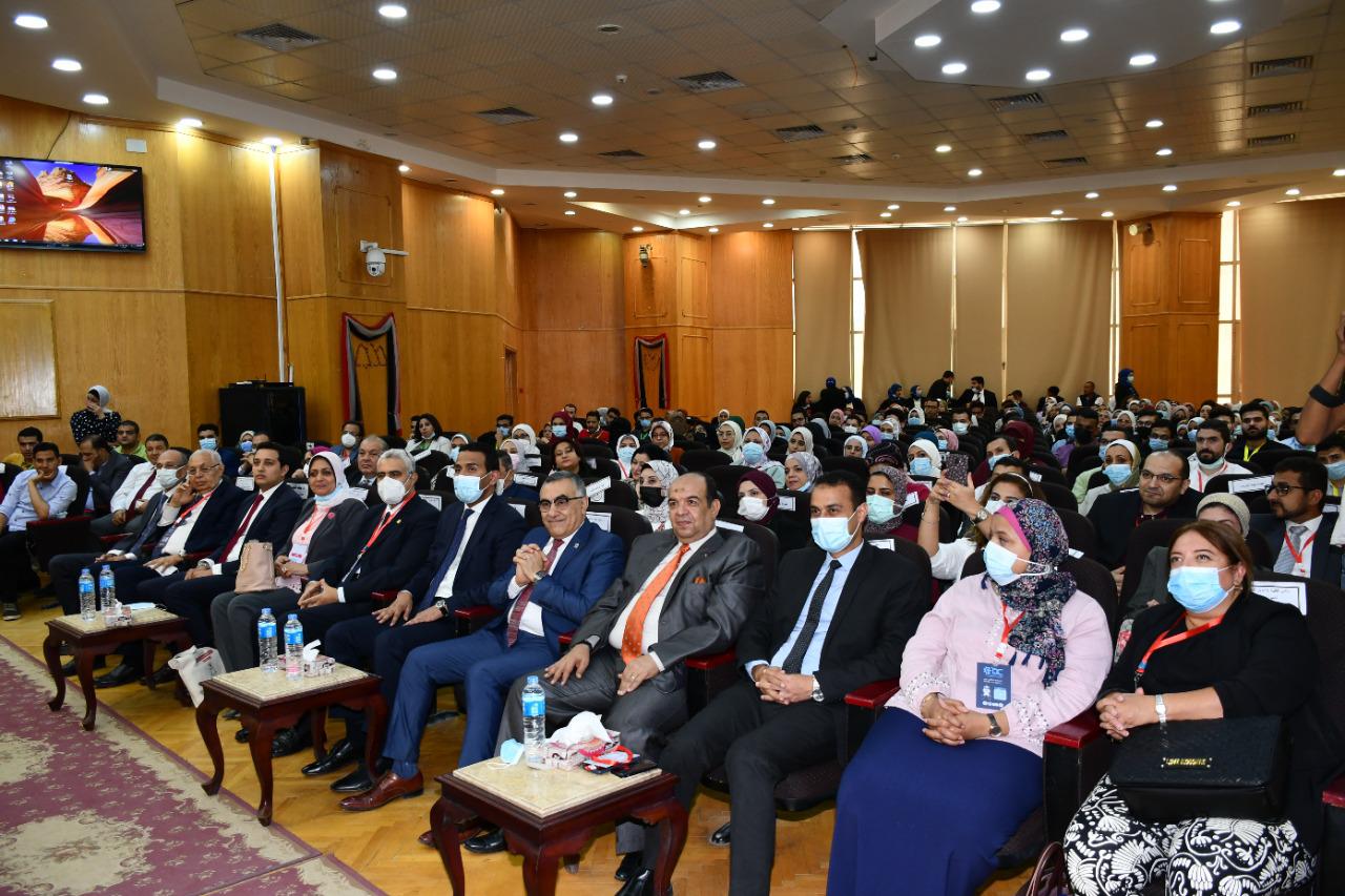 انطلاق الجلسة الأولى لمؤتمر طب الأسنان الأول