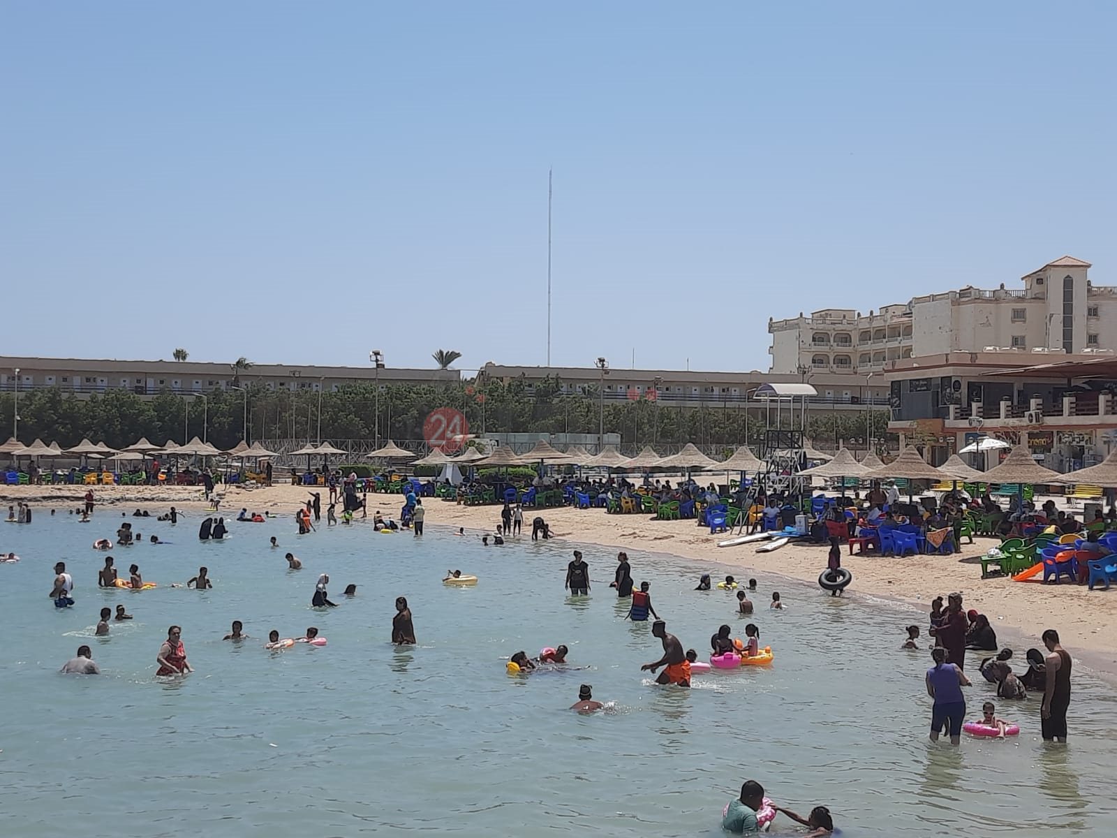 شواطئ الغردقة تستقبل مصطافيها خلال العطلة الأسبوعية 