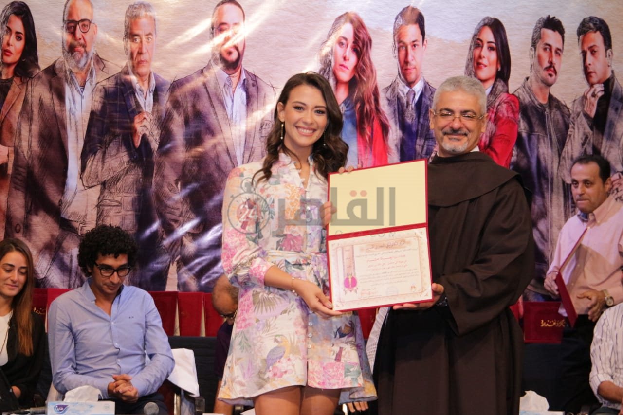 تكريم أبطال مسلسل خلي بالك من زيزي