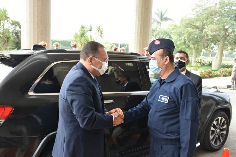 محافظ الشرقية ومدير الكلية الجوية الجديد 02