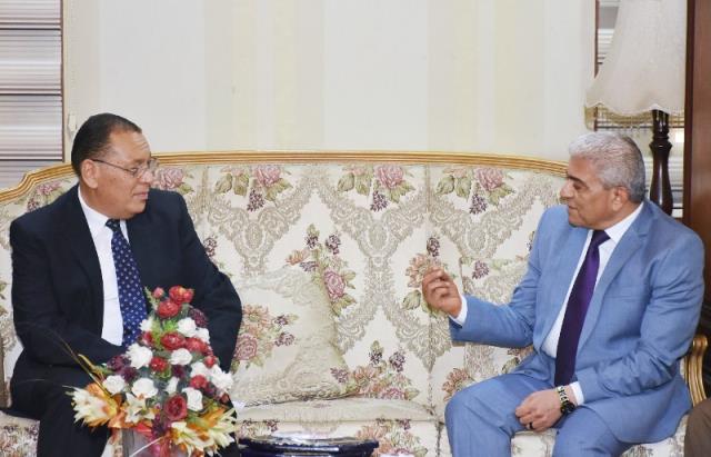 محافظ الشرقية يهنيء مدير الأمن الجديد بمنصبه 01