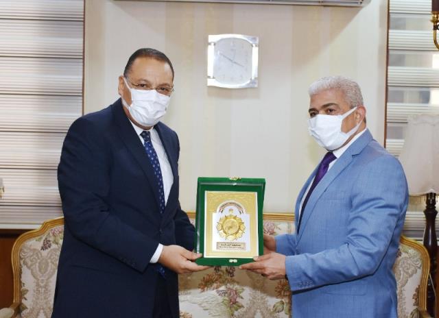 محافظ الشرقية يهنيء مدير الأمن الجديد بمنصبه 02
