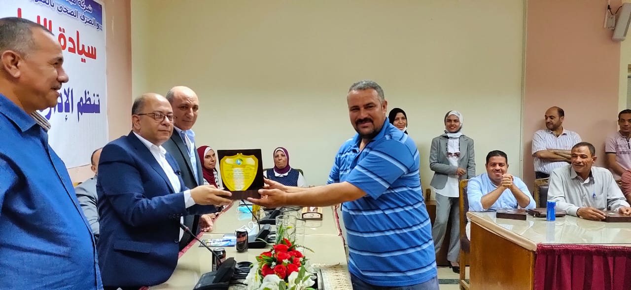 مياه الفيوم تكرم العاملين المتميزين