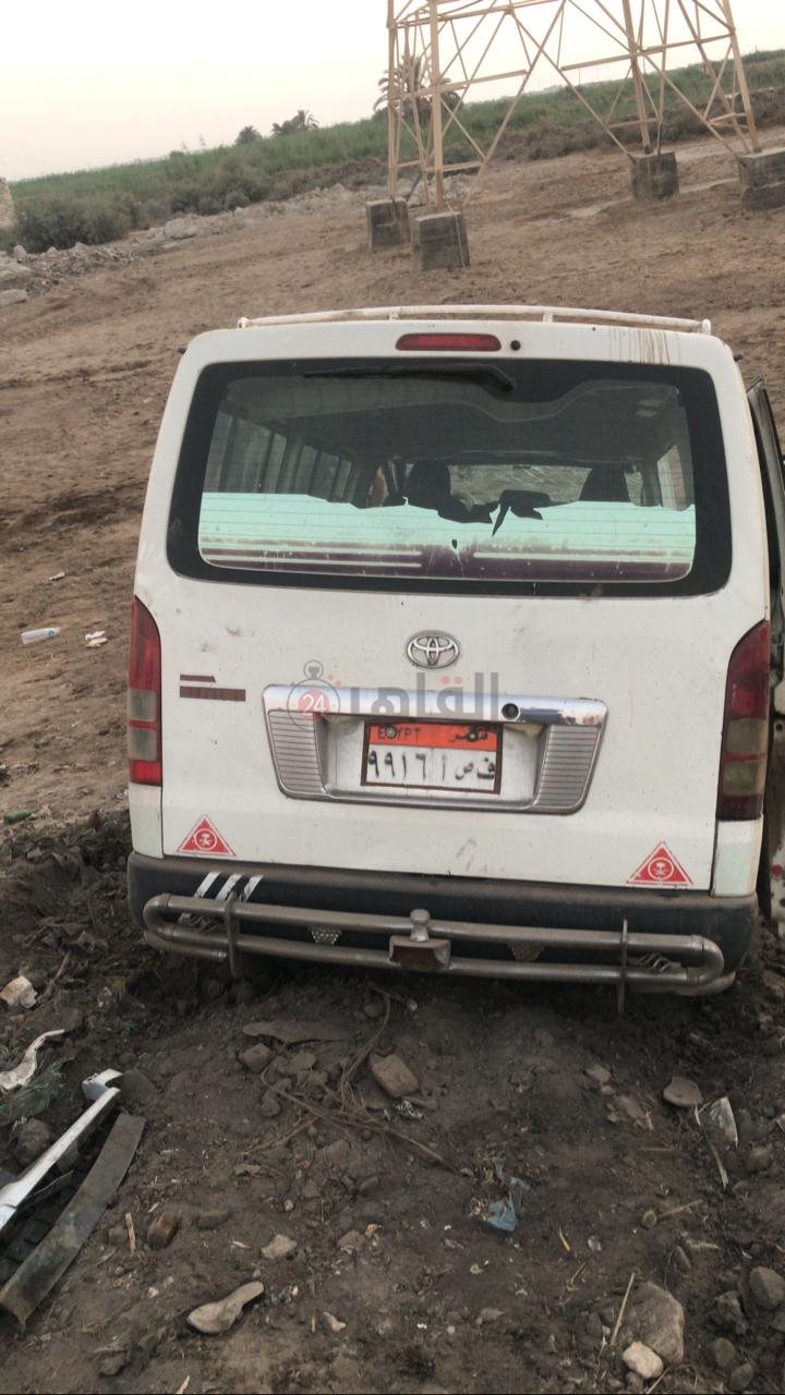 حادث تصادم بين سيارتين على طريق بحيرة قارون