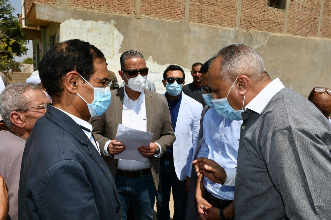 محافظ الفيوم يستمع لشكاوى المواطنين