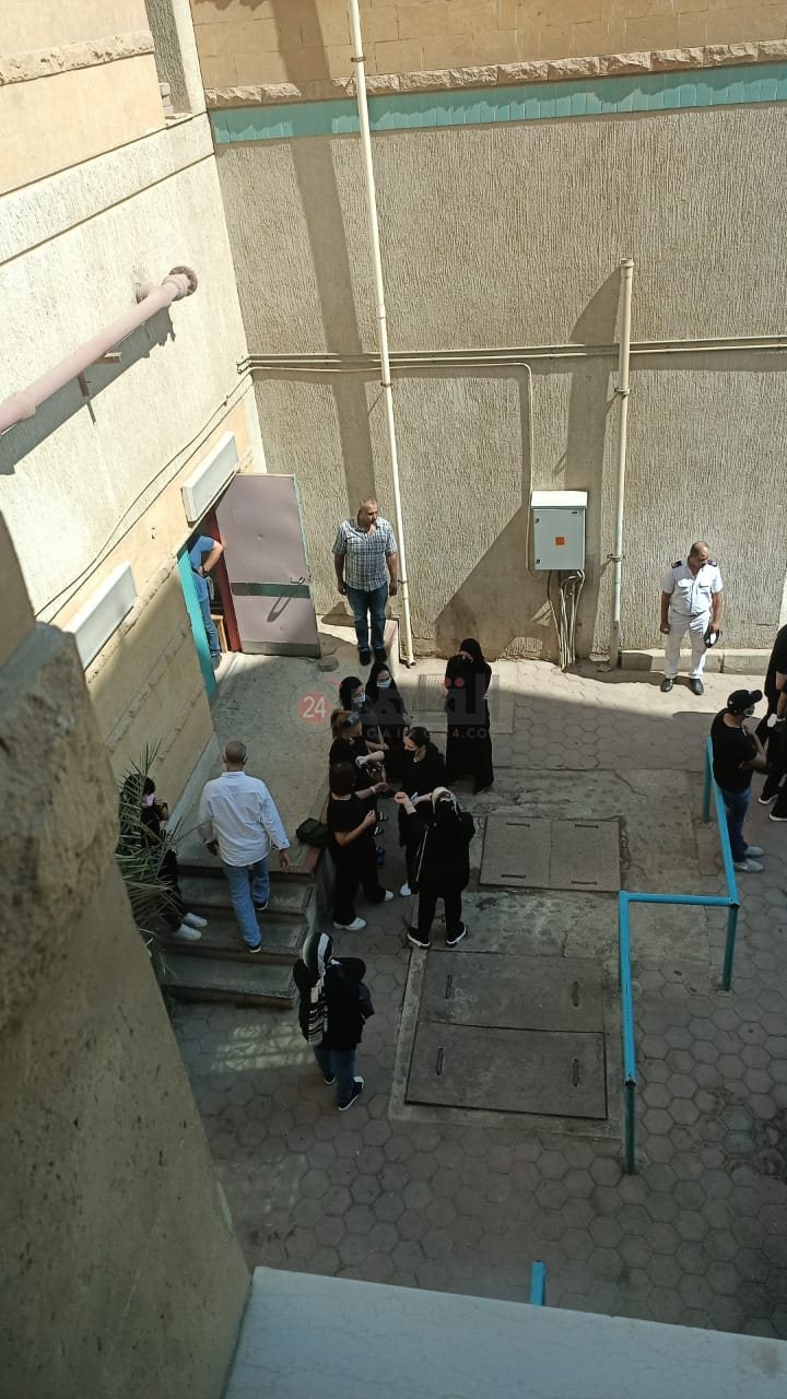 شقيقة دلال عبد العزيز