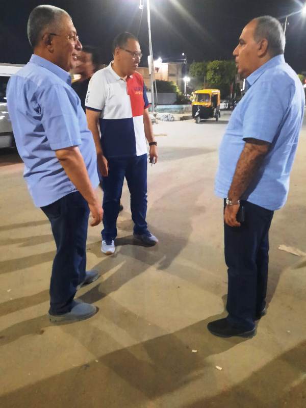 محافظ الشرقية خلال جولته بشوارع أبو حماد 2