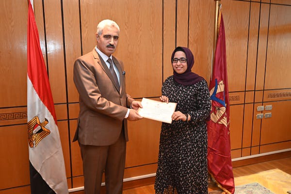 جامعة الفيوم تُكرّم أعضاء هيئة التدريس الحاصلين على «TOT» في مجال محو الأمية وتعليم الكبار