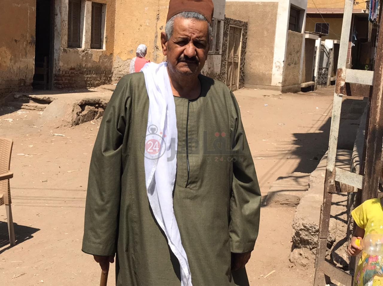 جد الشاب لوالدته