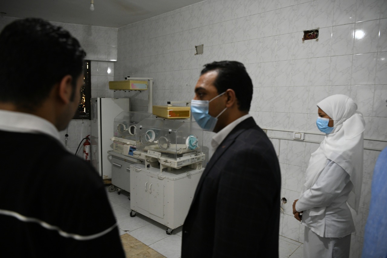 نائب محافظ قنا يتابع تداعيات حريق قسم الأشعة