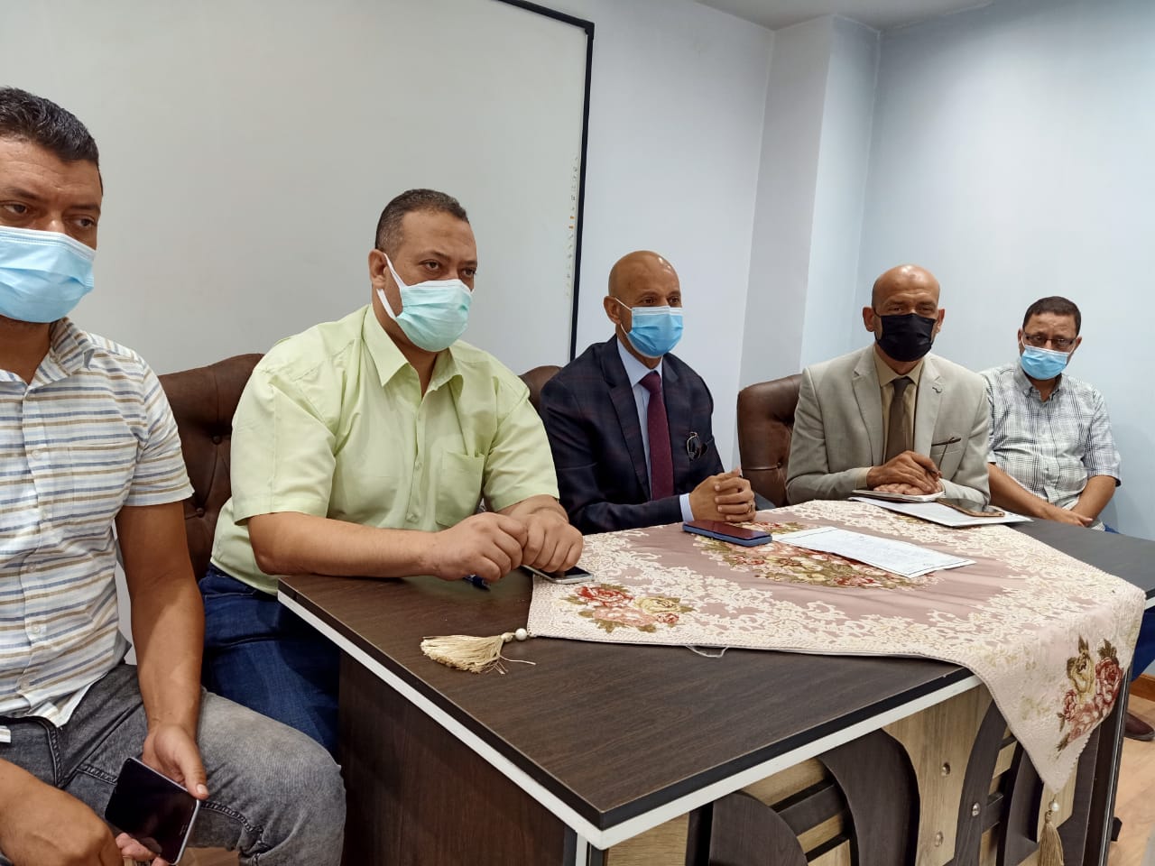 اجتماع وكيل وزارة الصحة مع مديري المستشفيات بالشرقية 01