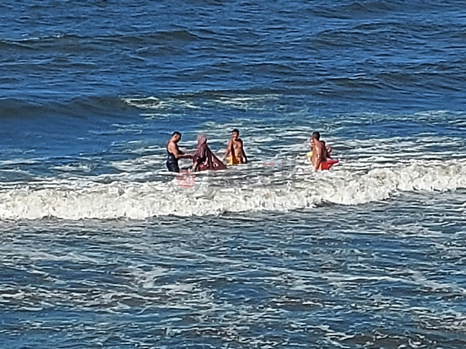 زيادة حدة الرياح علي شاطئ بورسعيد 