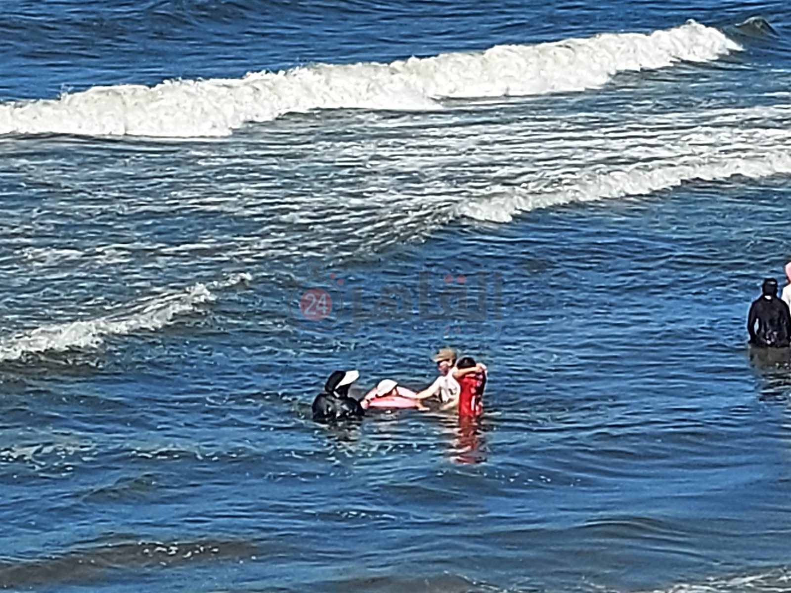 ارتفاع الأمواج علي شاطئ بورسعيد 