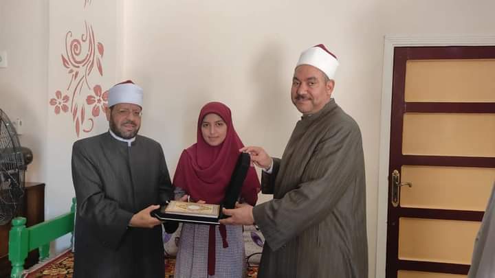 منطقة الوعظ بأسيوط تكرم الأولي على الجمهورية في الثانوية الأزهرية