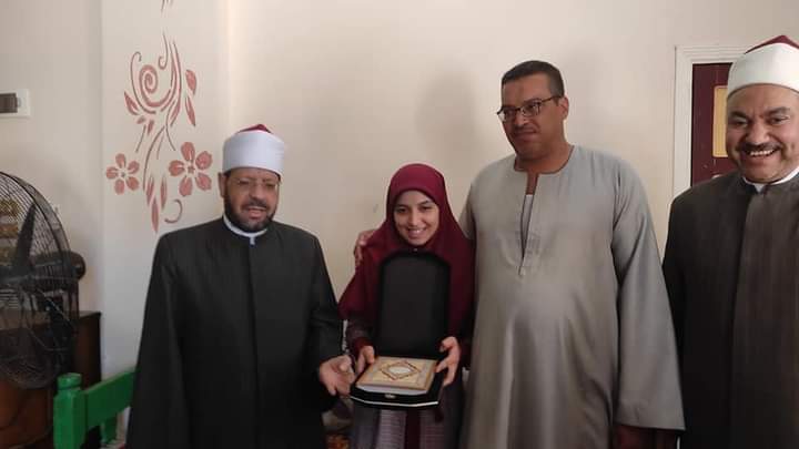 منطقة الوعظ بأسيوط تكرم الأولي على الجمهورية في الثانوية الأزهرية