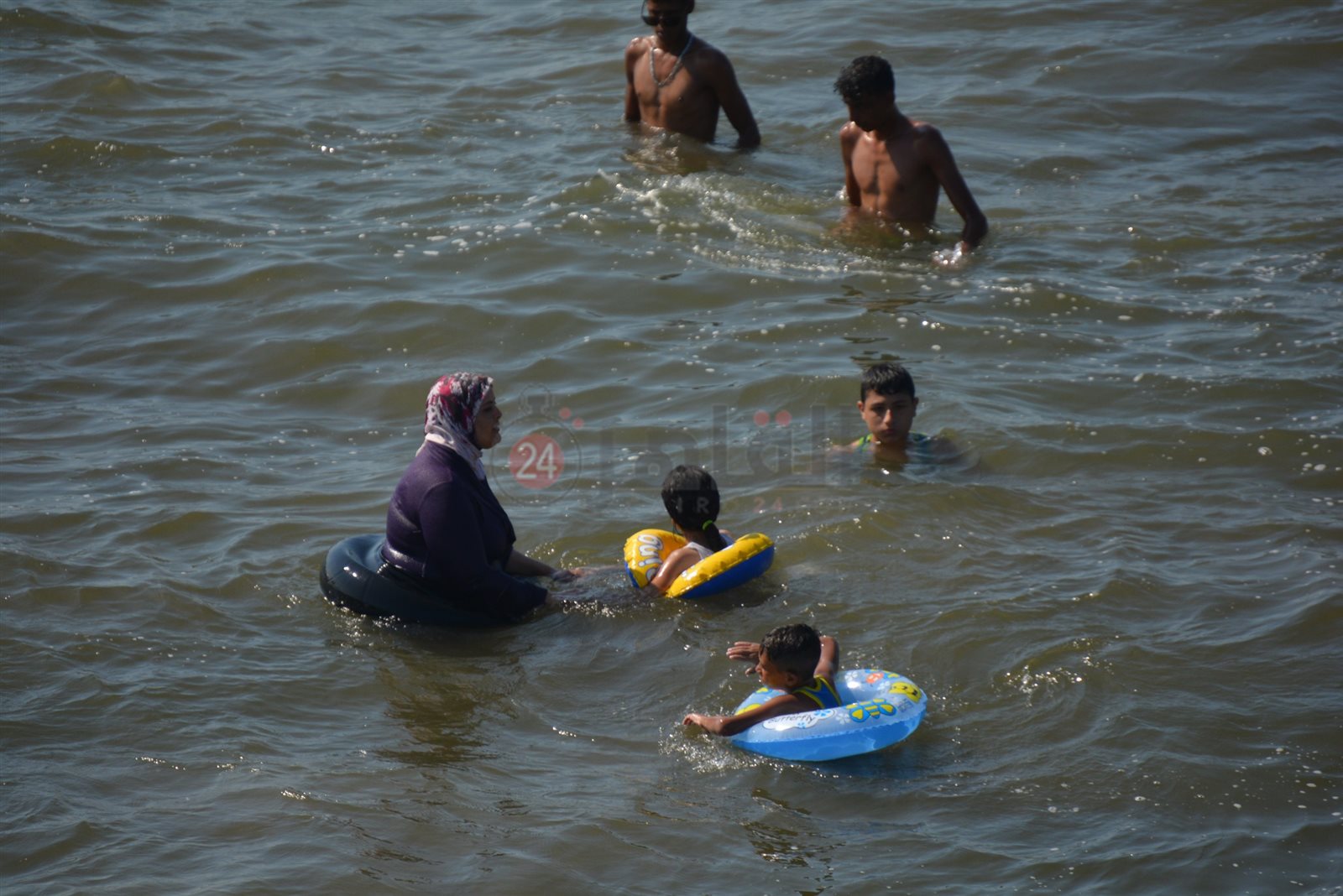 العوامة الكاوتش للكبار والصغار 