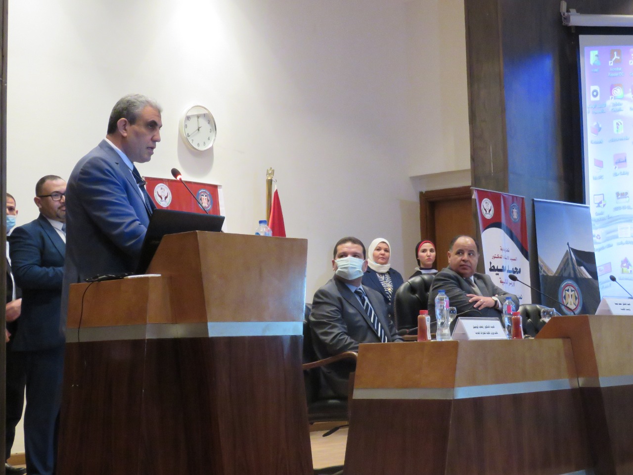 وزير المالية يكرم رائدات مصر 1