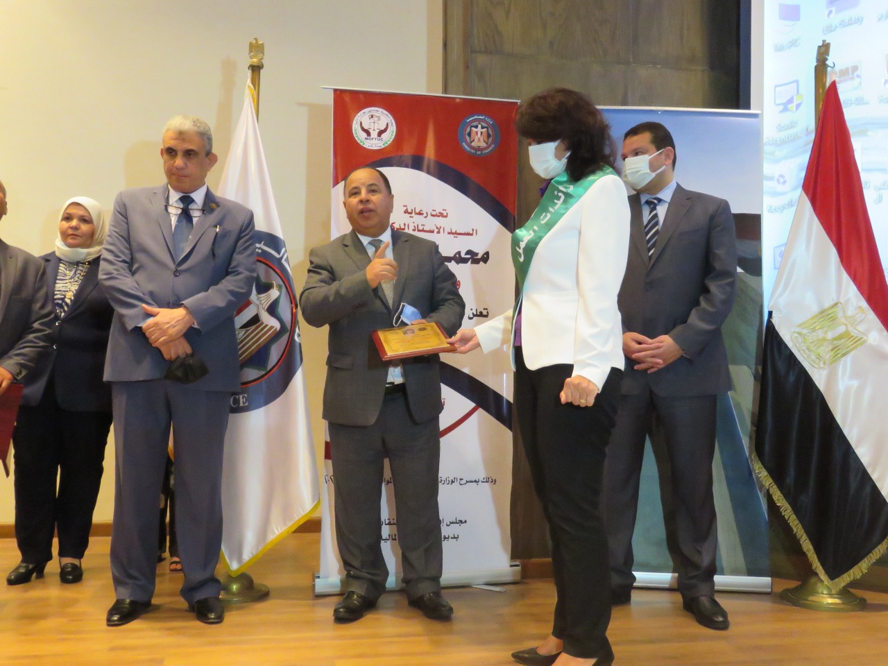 وزير المالية يكرم رائدات مصر 3