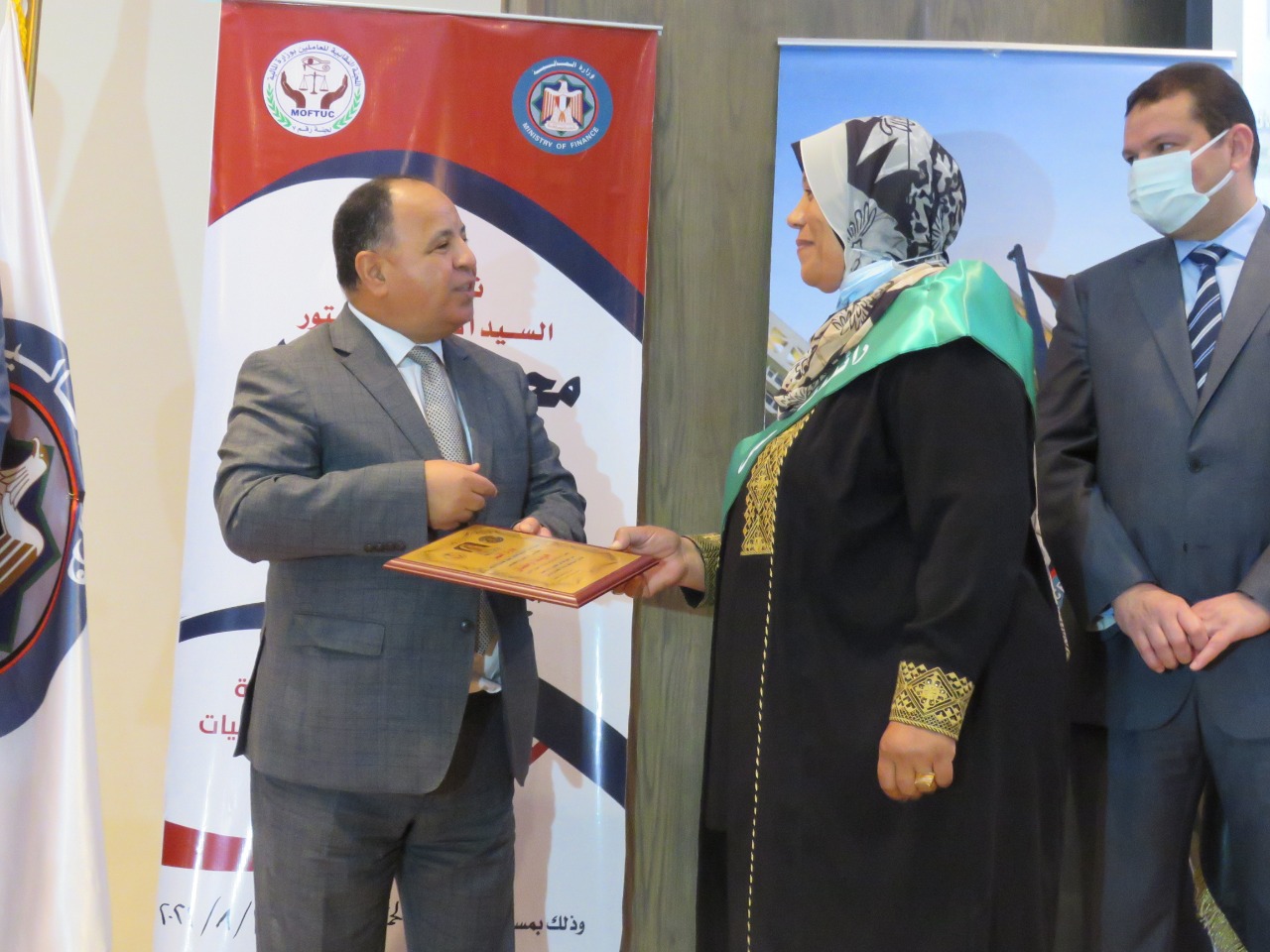 وزير المالية يكرم رائدات مصر 9