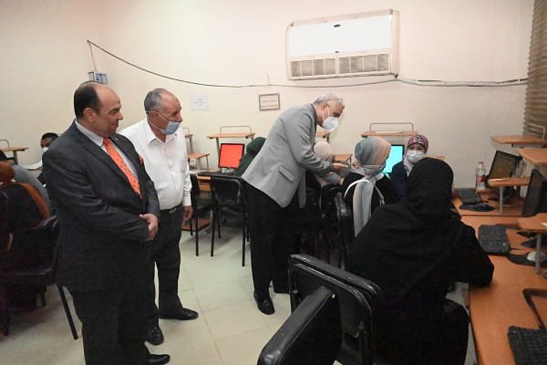 رئيس جامعة الفيوم يتفقد معامل التنسيق