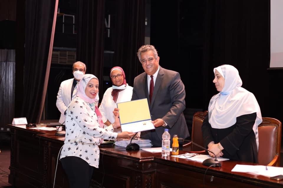 بجامعة القاهرة عن نشر أول مرجع علمي لمصر في مجال العلاج التحفظي