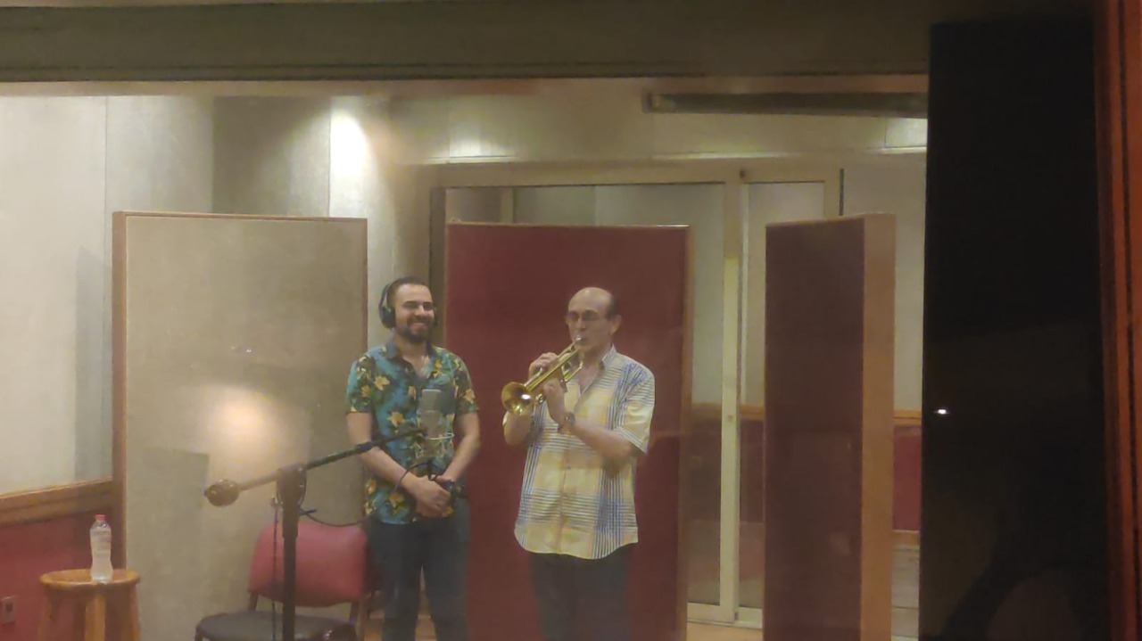 كواليس تسجيل محمد صبحي لأغنيات مسرحيته الجديدة (8)