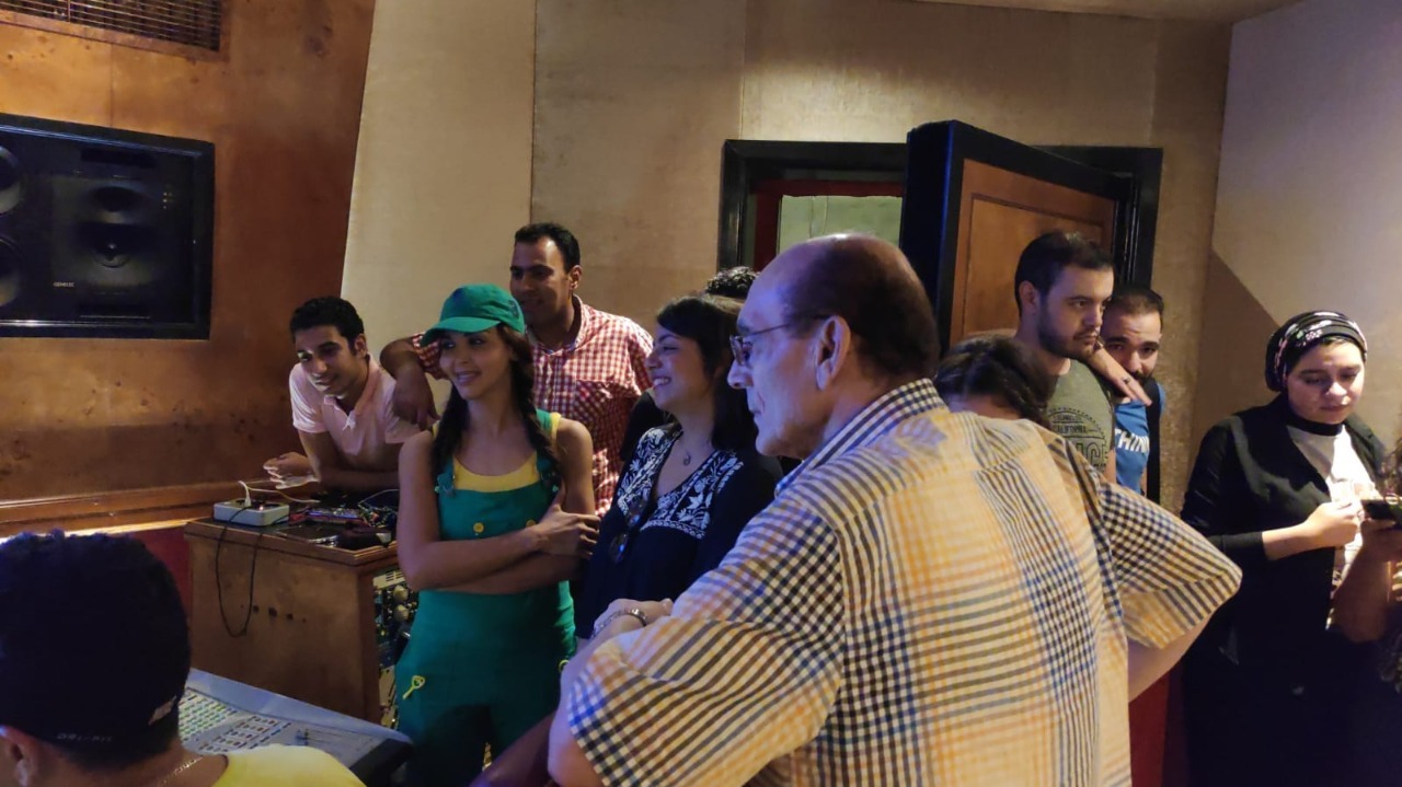 كواليس تسجيل محمد صبحي لأغنيات مسرحيته الجديدة (10)