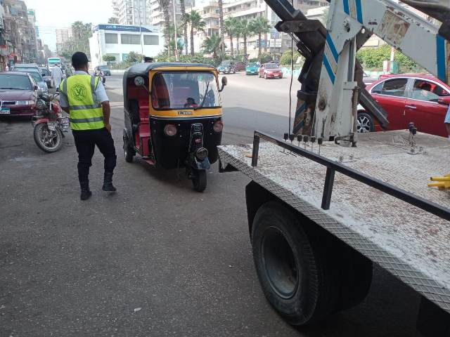 حملات تفتيشية لضبط مركبات التوك توك بالشرقية 1