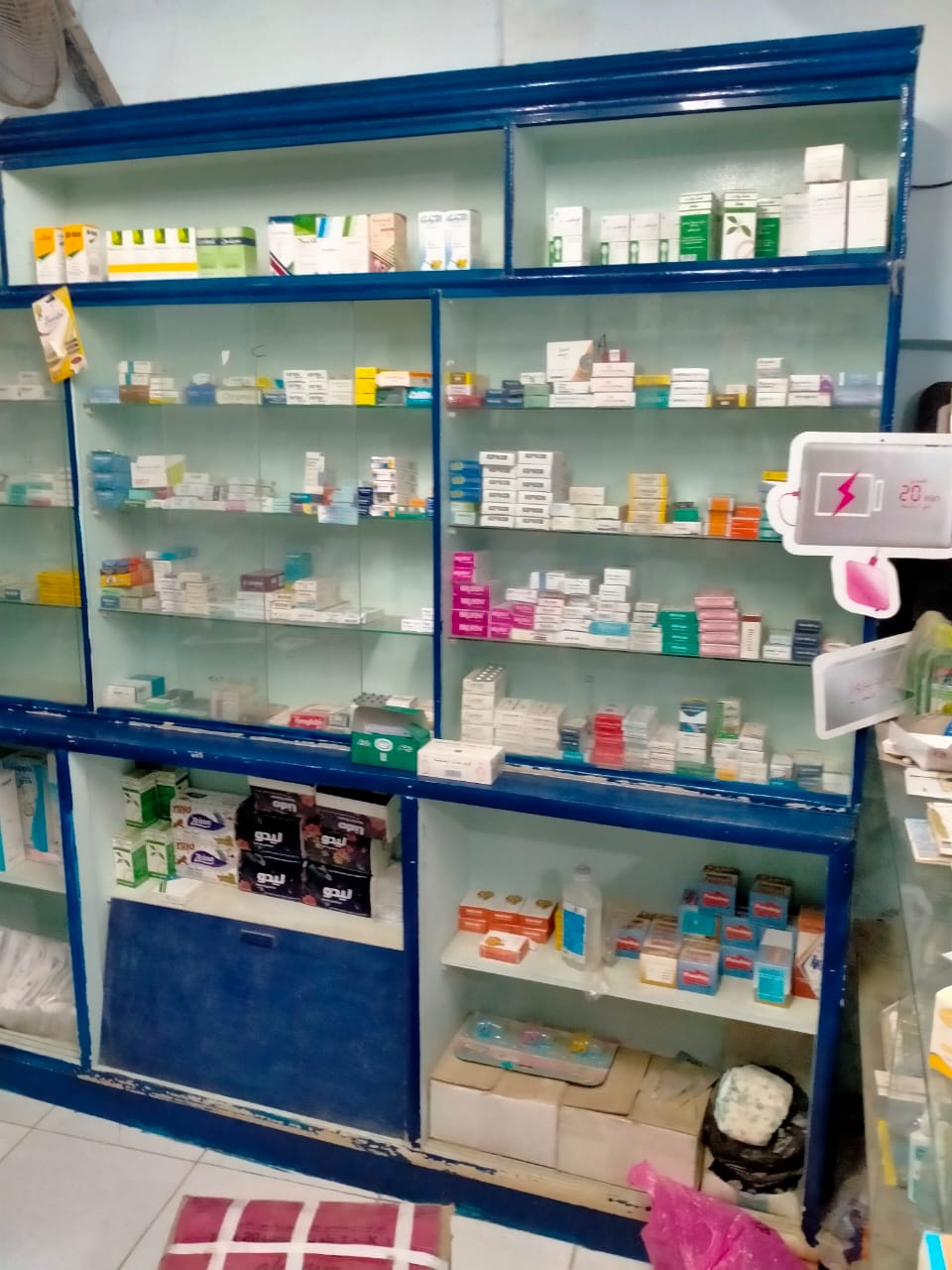أدوية مخالفة ومجهولة المصدر في صيدلية بالشرقية 02