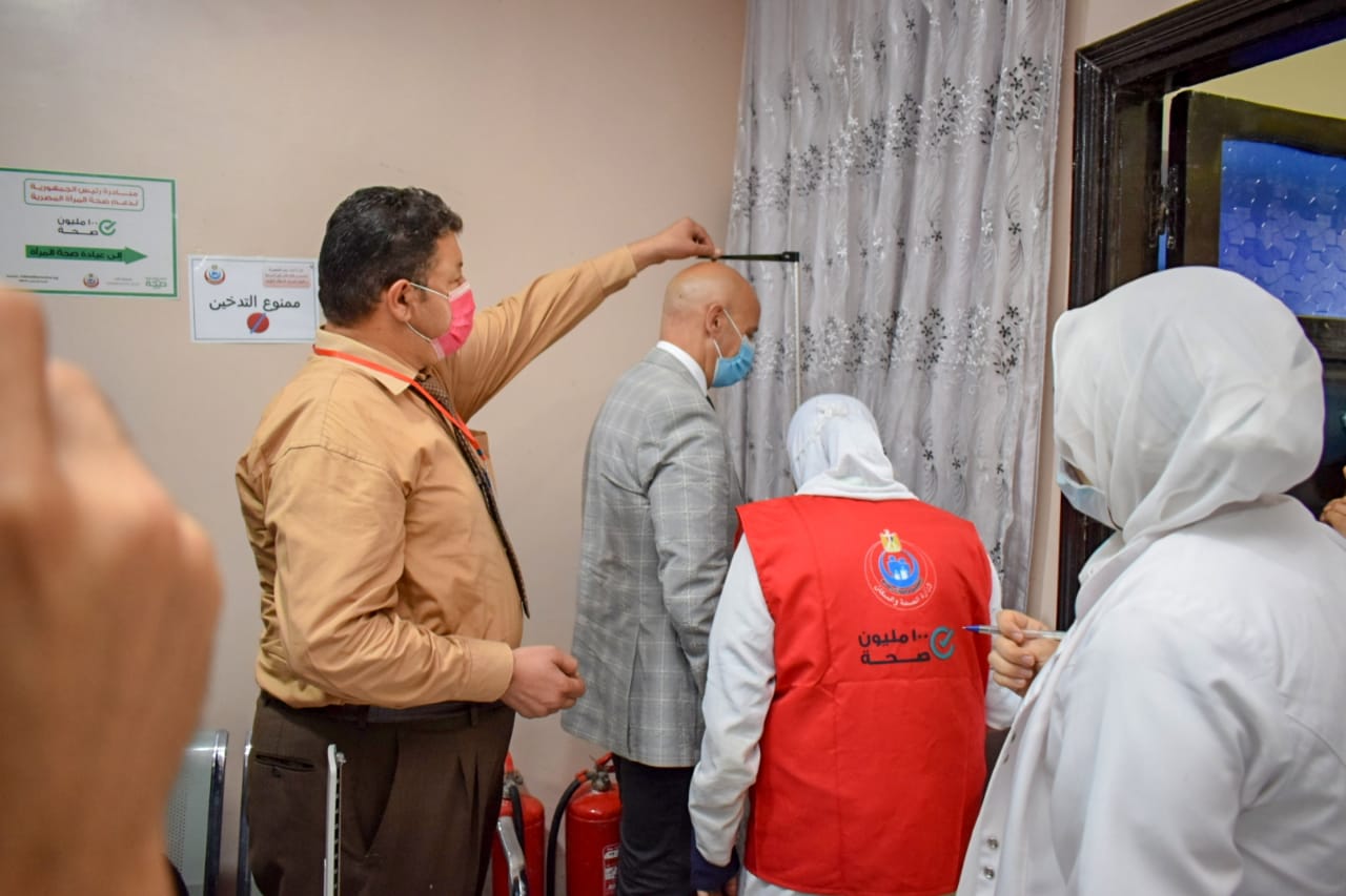 وكيل الوزارة يخضع للفحص ضمن المبادرة 04