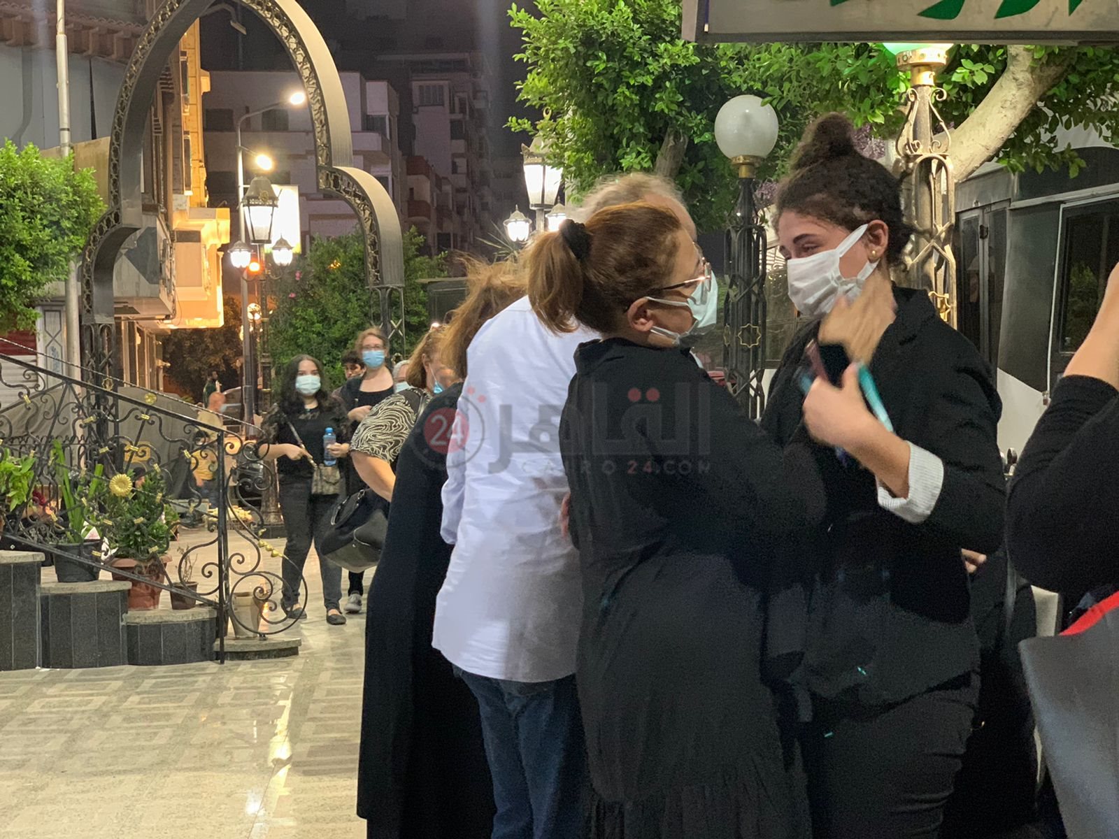 ابنه الراحل ماهر سليم من عزاء والدها (2)