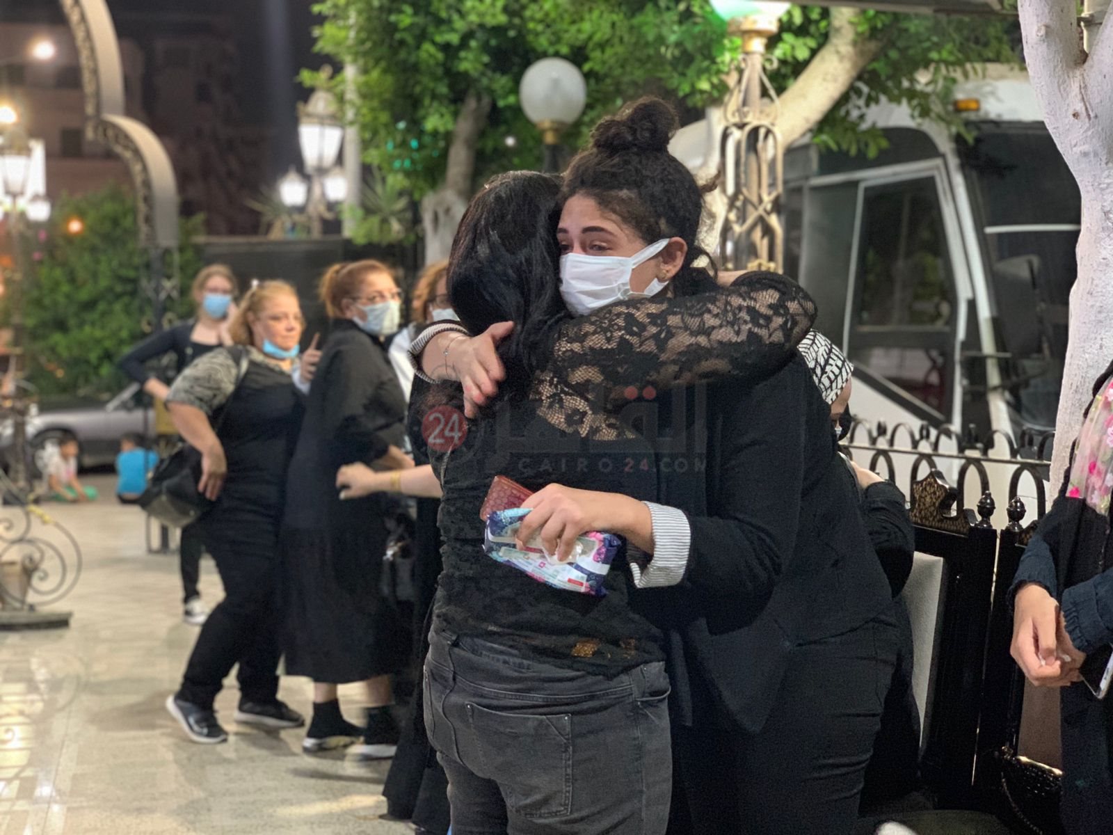 ابنه الراحل ماهر سليم من عزاء والدها (3)