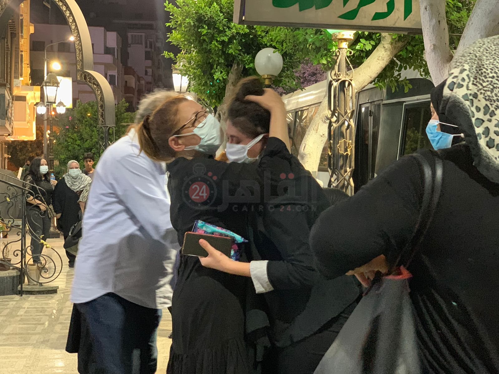 ابنه الراحل ماهر سليم من عزاء والدها (4)