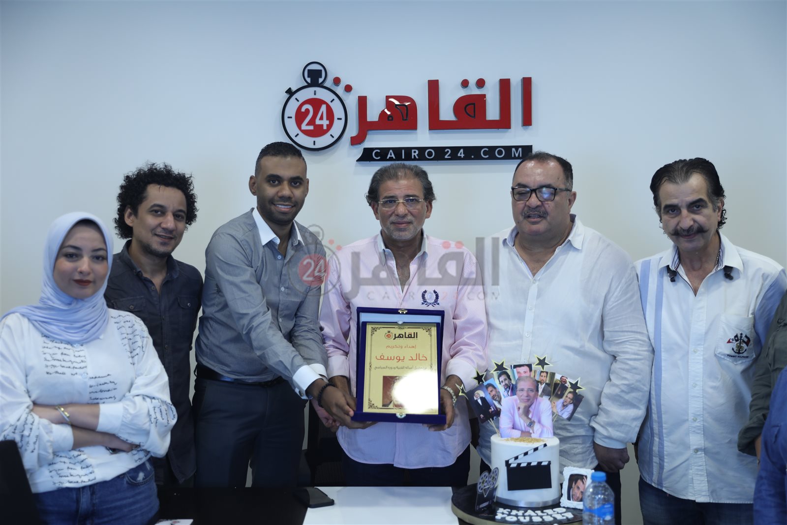 خالد يوسف  ورئيس التحرير محمود المملوك وألكاتب الصحفي الكيبر جمال العاصي والمشرف العام على التحرير عصام شلتوت