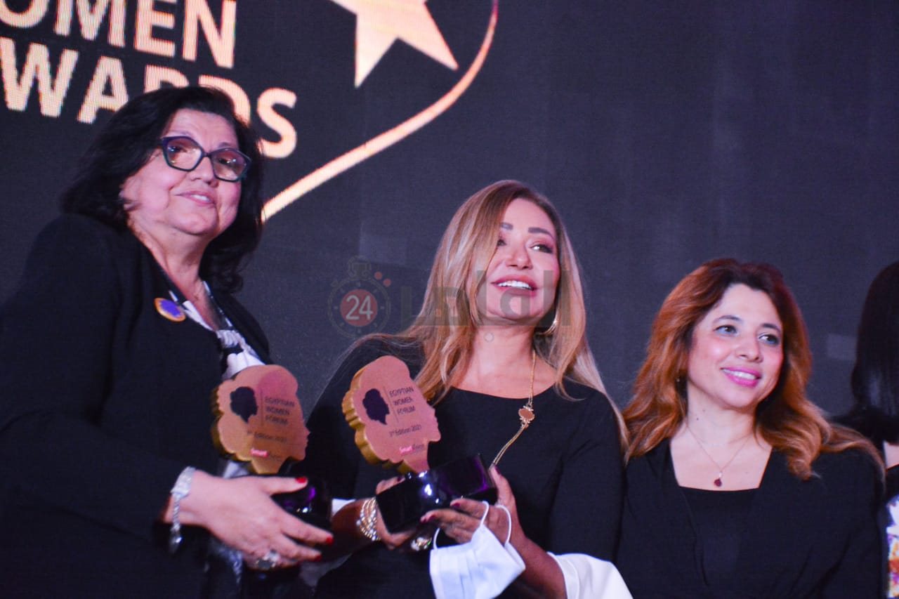 نجمات الفن في مبادرة واحدة جديدة (3)