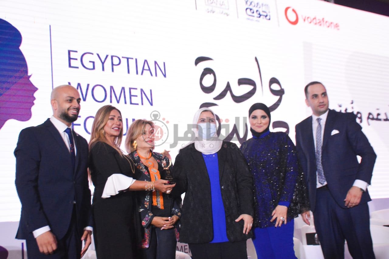 نجمات الفن في مبادرة واحدة جديدة (6)