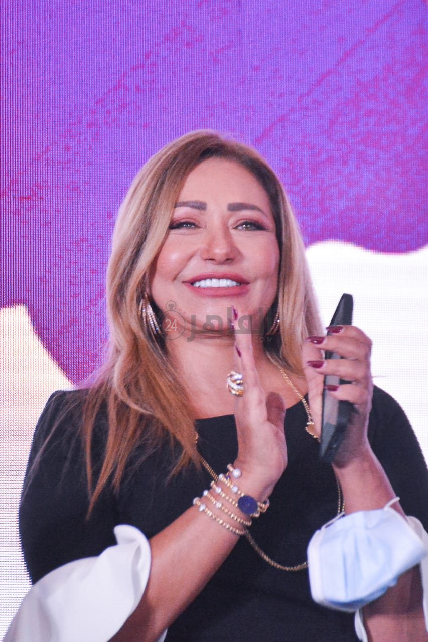 نجمات الفن في مبادرة واحدة جديدة (7)