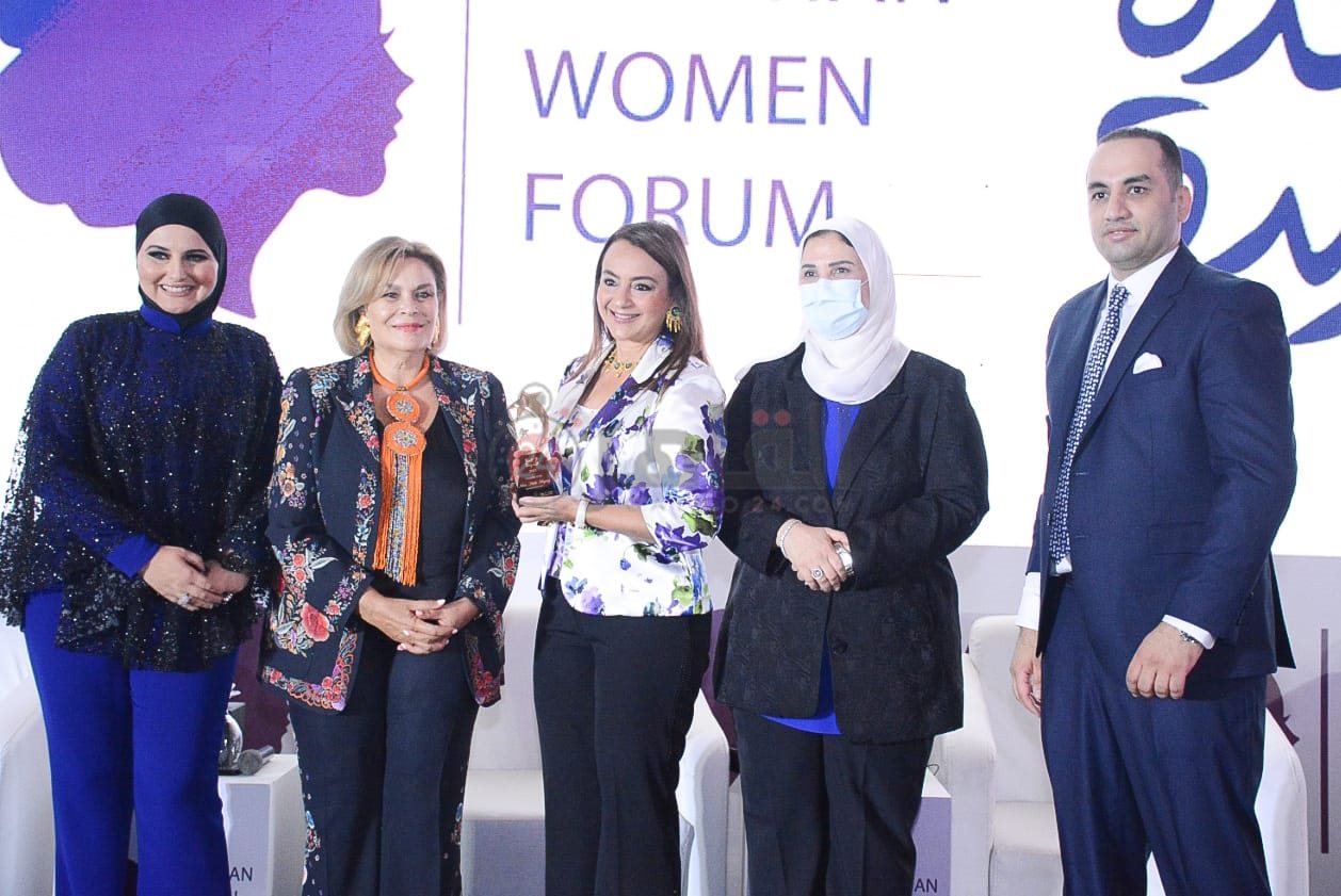 نجمات الفن في مبادرة واحدة جديدة (9)