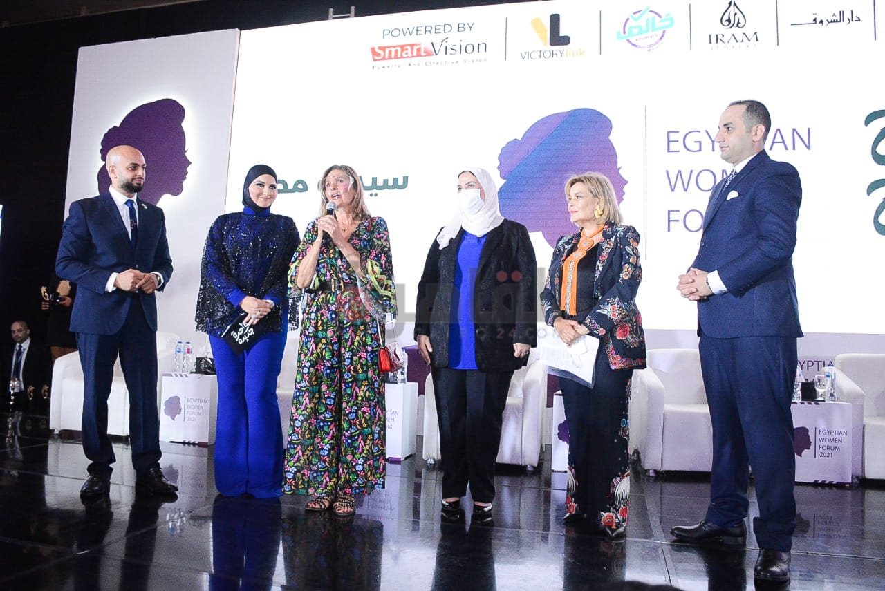 نجمات الفن في مبادرة واحدة جديدة (12)