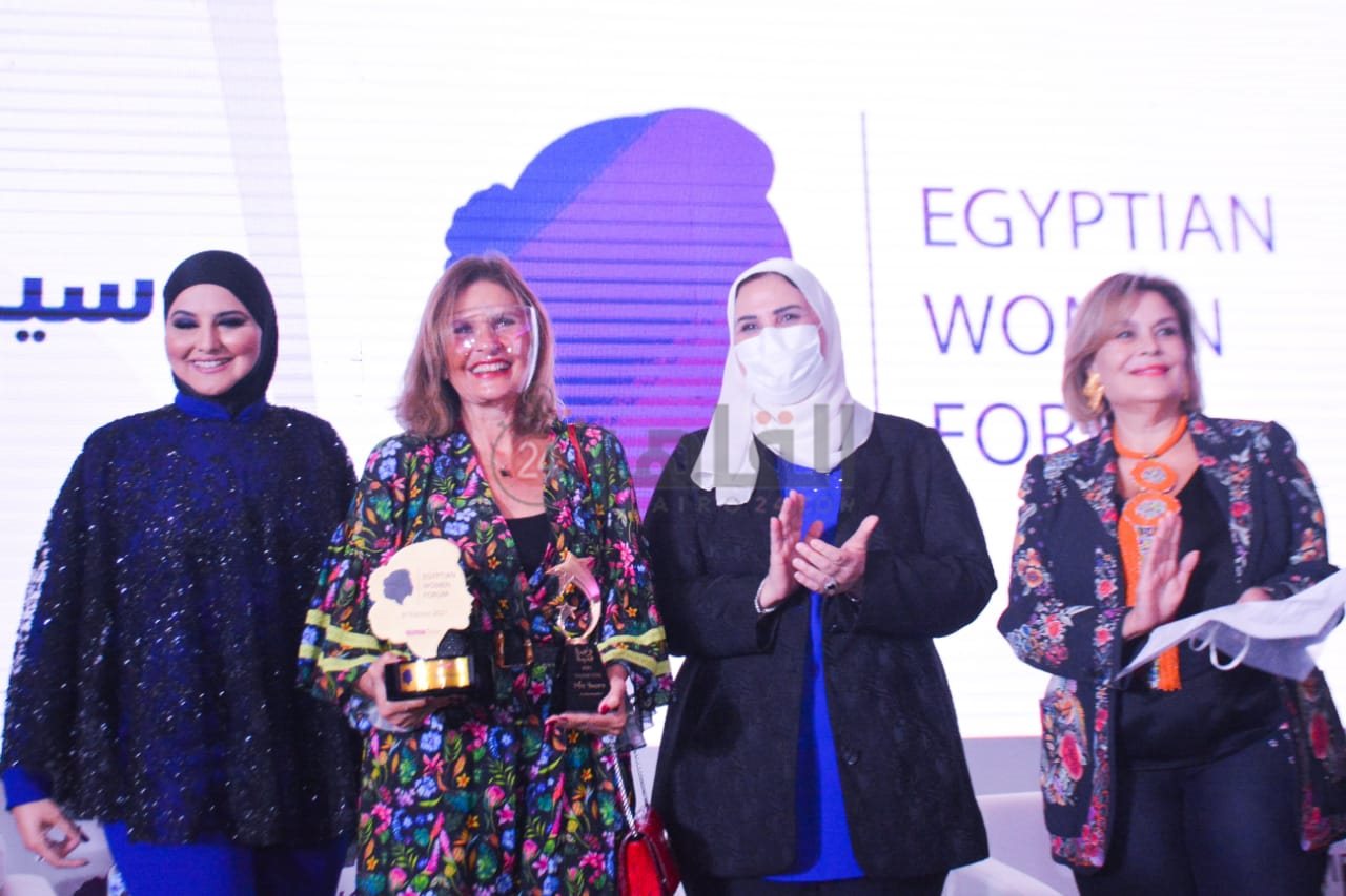 نجمات الفن في مبادرة واحدة جديدة (24)