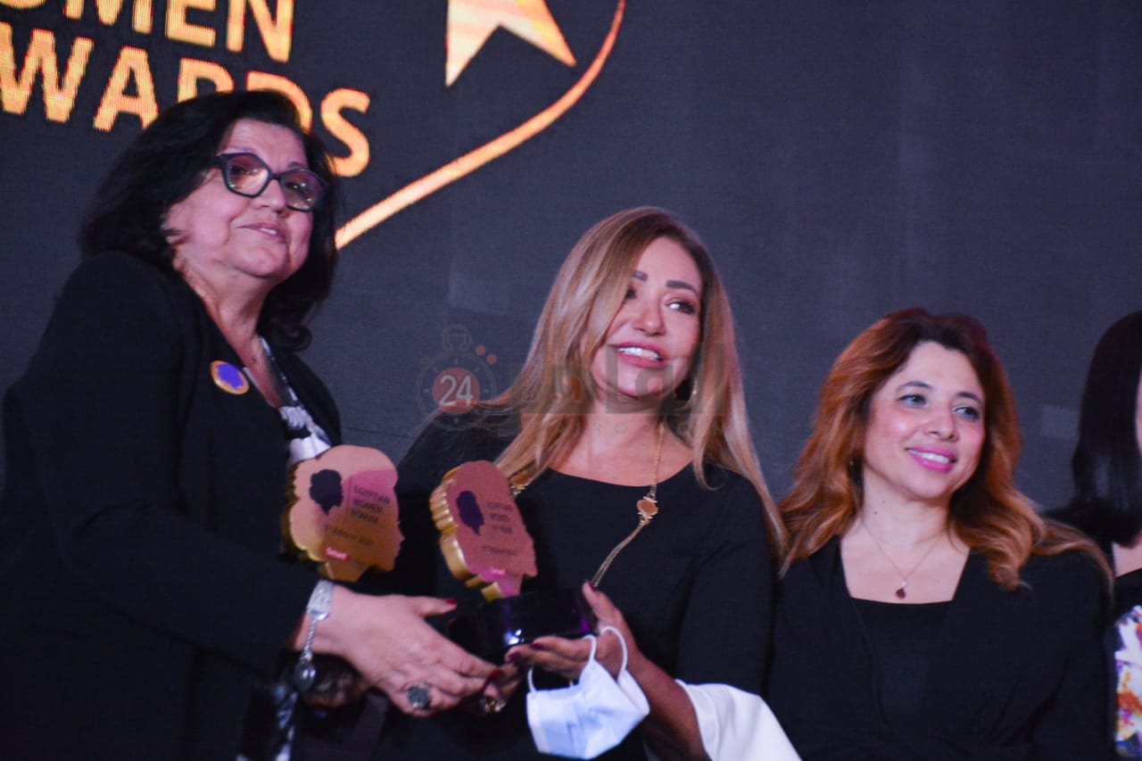 نجمات الفن في مبادرة واحدة جديدة (26)