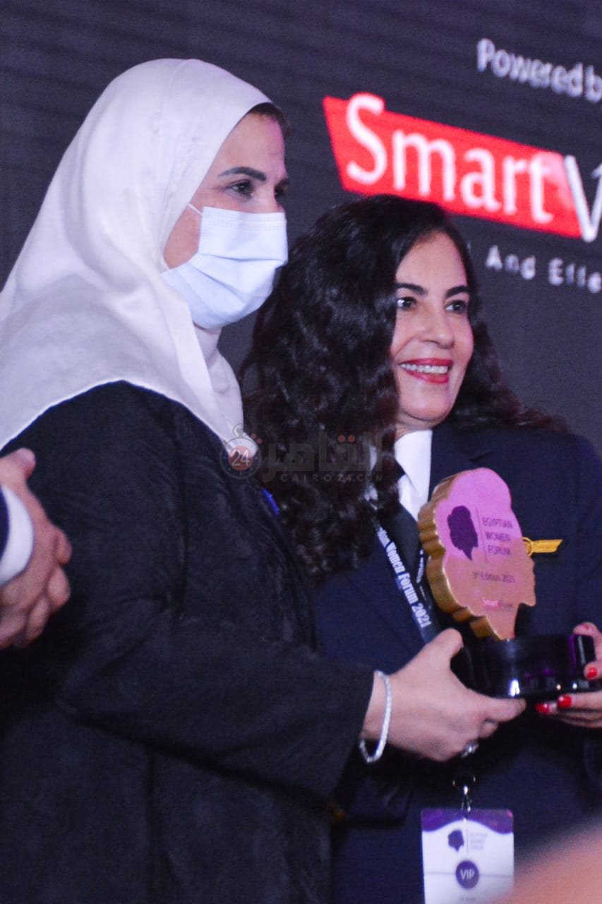 نجمات الفن في مبادرة واحدة جديدة (27)