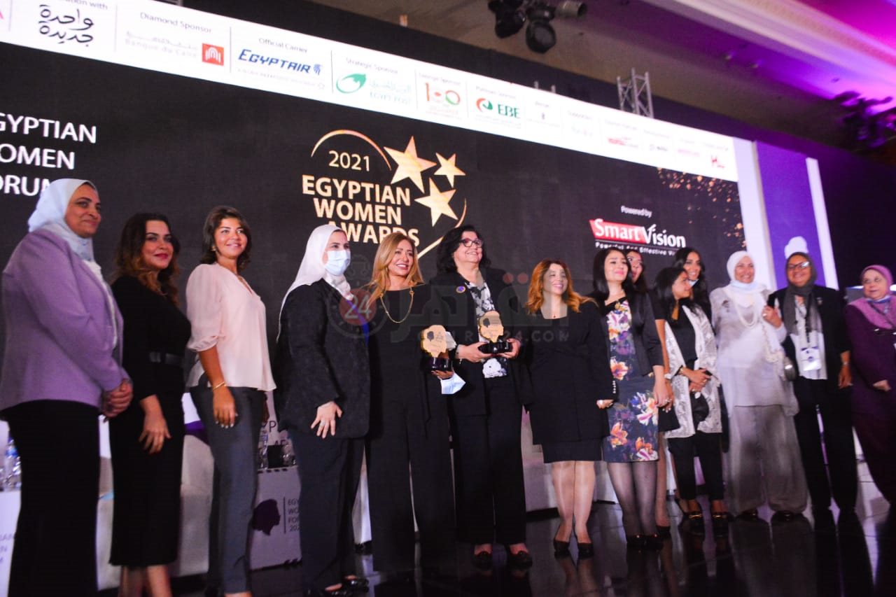 نجمات الفن في مبادرة واحدة جديدة (2)