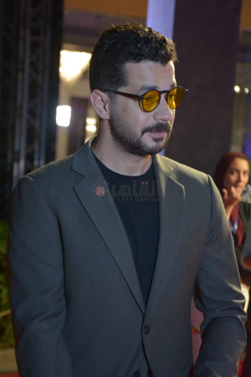 توافد النجوم على الريد كاربت في حفل دير جيست (22)