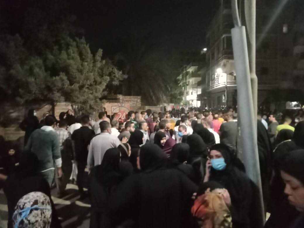 حزن أثناء تشييع جثمان عروس كفر الشيخ 