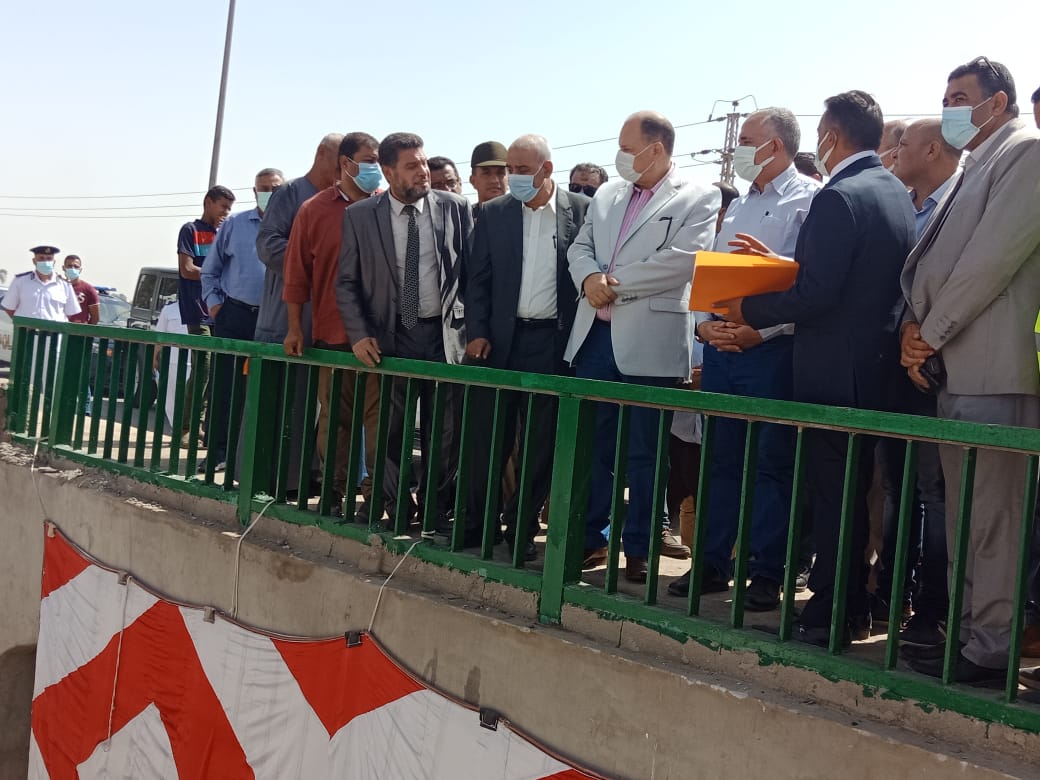وزير الري ومحافظ أسيوط يتفقدان تبطين الترع