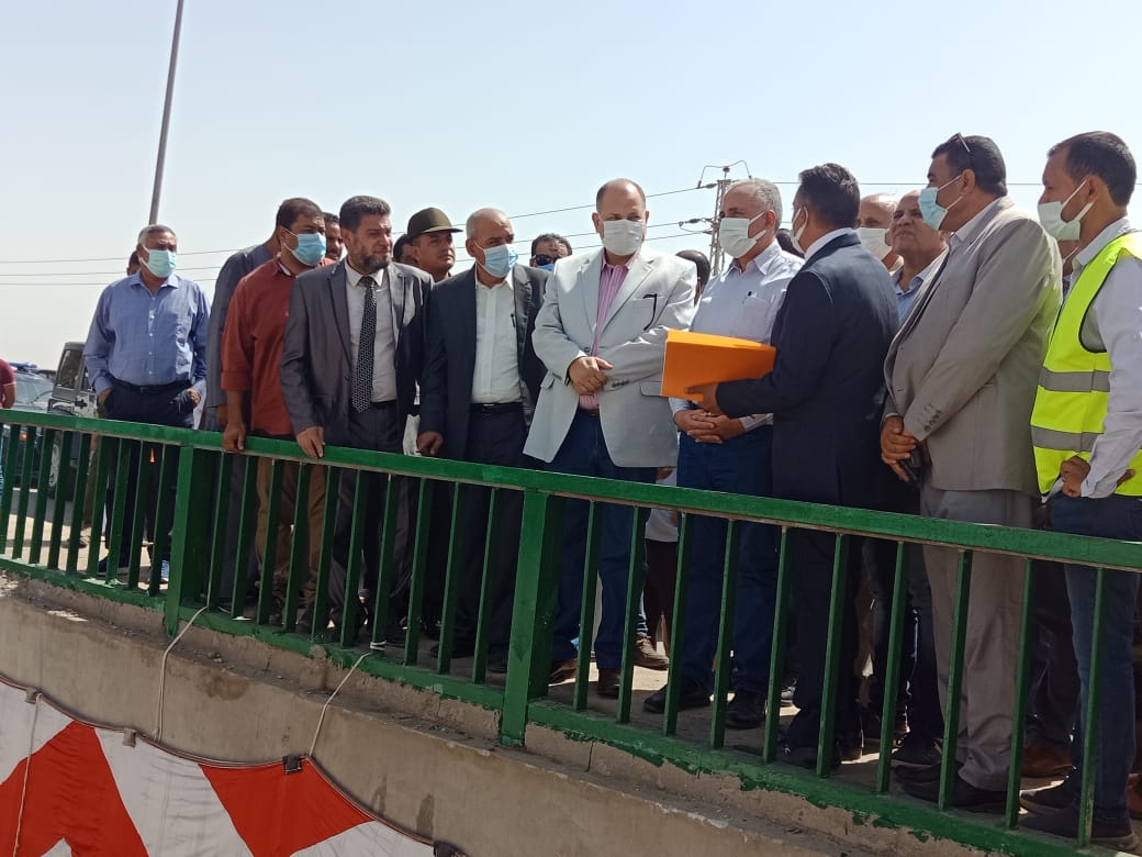 وزير الري ومحافظ أسيوط يتفقدان تبطين الترع