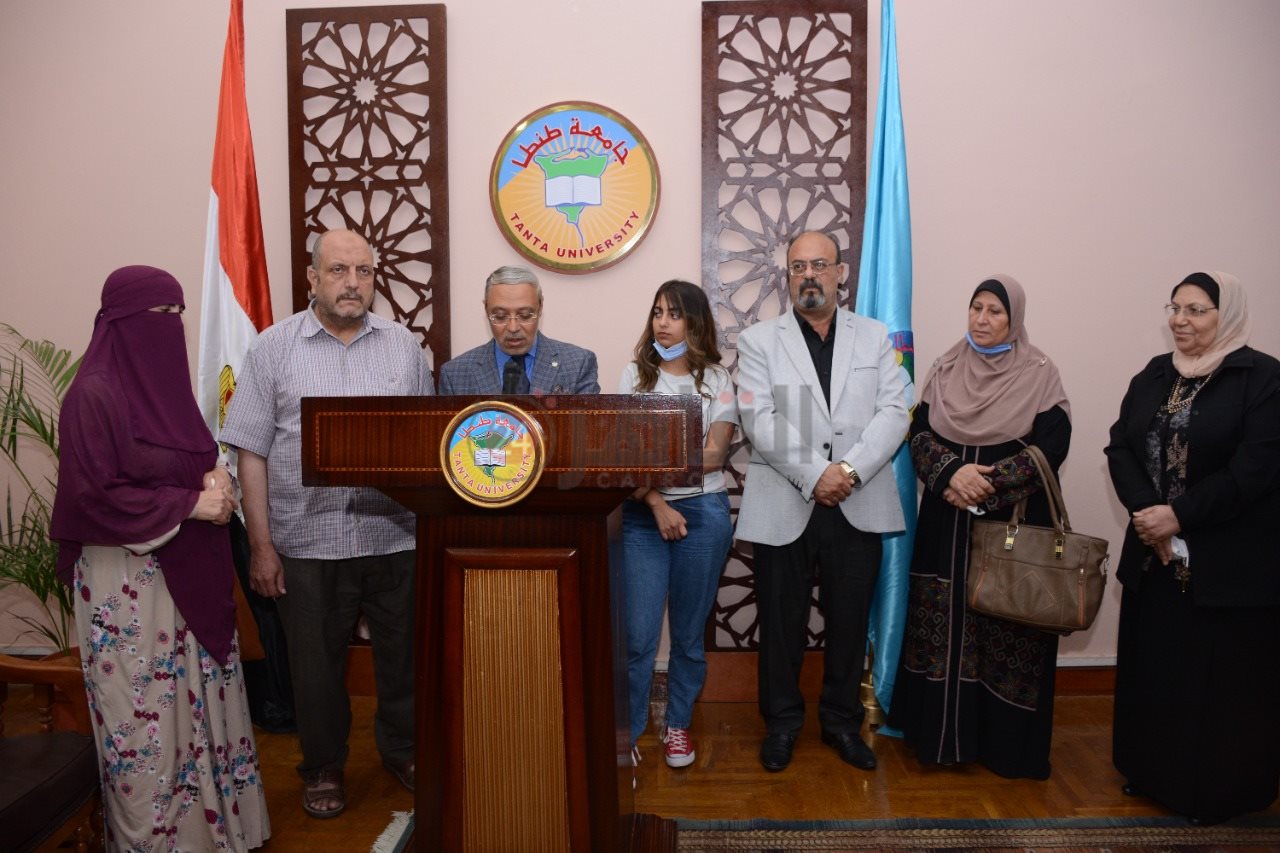 فتاة الفستان